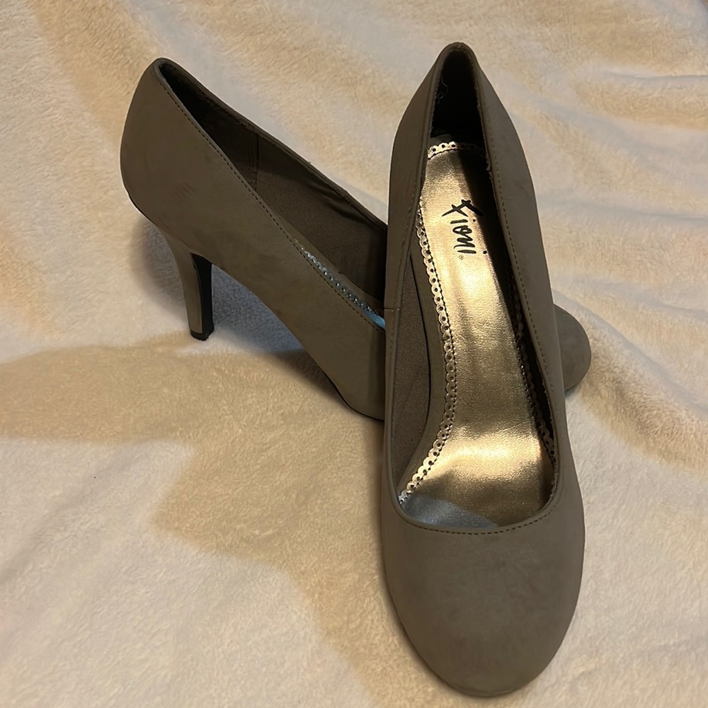 Fioni 4in grey suede heels